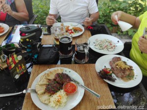 10_bakov_restaurace_na_veselce_obed.jpg